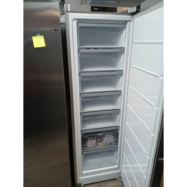 Miele FN 4372 E RVS Vrieskast no frost rvs
