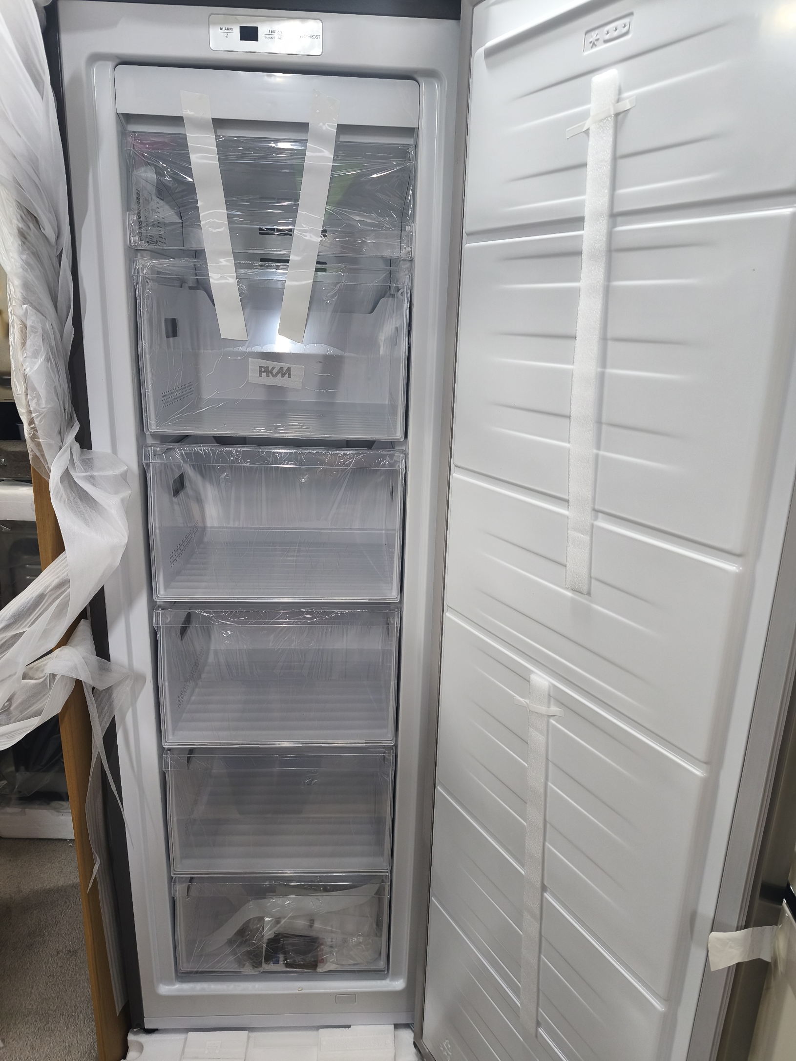 PKM GS212NFEIX Vriezer | INOX | Zilver | 194 liter | Snel invriezen | Geen vorst | Breedte 56 cm | 5 Laden | 1 Vriezer klap | Deurscharnier uitwisselbaar