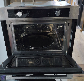 Inventum IMC6044RK - Inbouw combi-oven - Hetelucht - Magnetron - Grill - 44 liter - 45 cm hoog - Tot 230 graden - RVS/Zwart